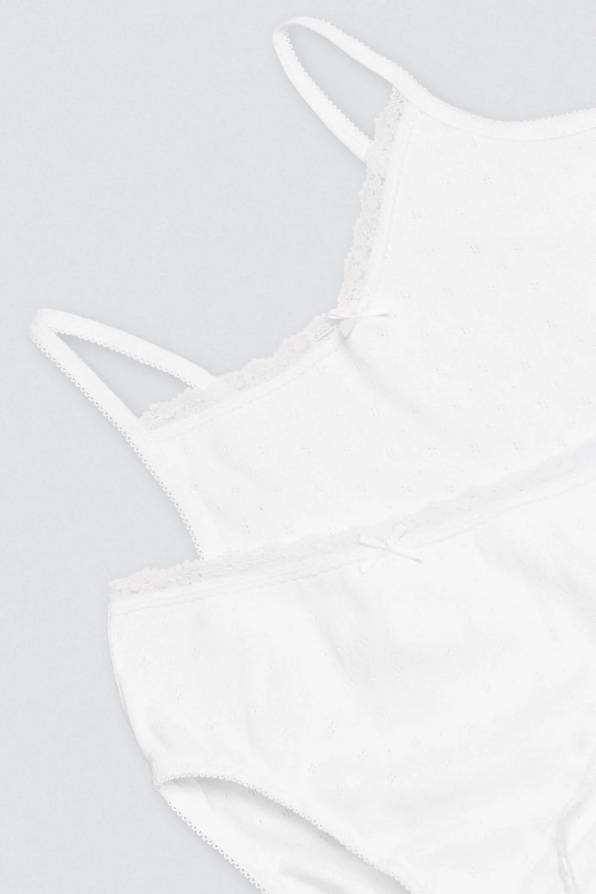 Completo maglietta bianca traforata e slip da bambina